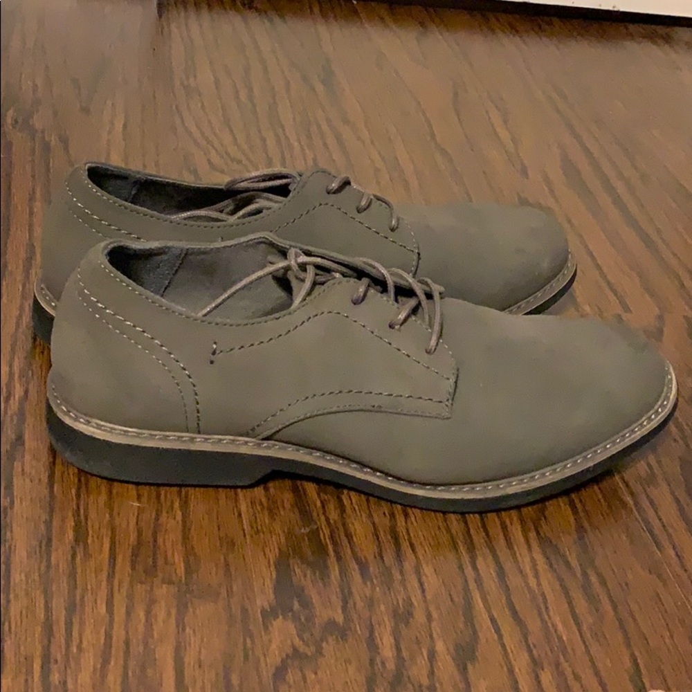 Grey dress shoes